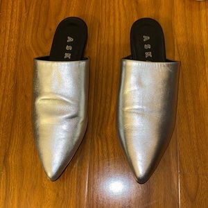 Aska Silver Leather Pointed Mules